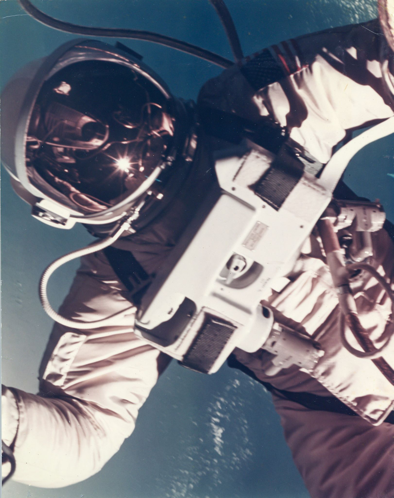 Illustration for article titled The crappy photos of NASA's golden era you never get to see